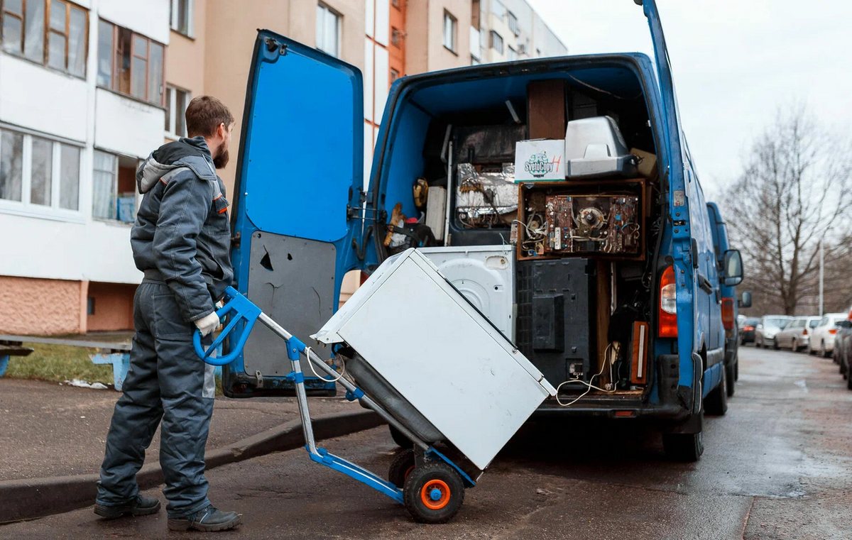грузчики и Газель СПб, погрузка хлама в кузов